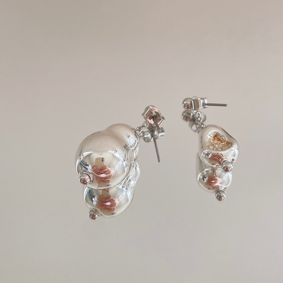 Premium Mismatched irregular shaped silver bean drop earrings - Picture 6 of 6